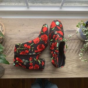 Red floral embroidered shoes (10)